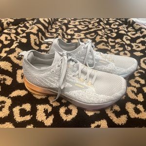 Brooks Levitate Running Shoe